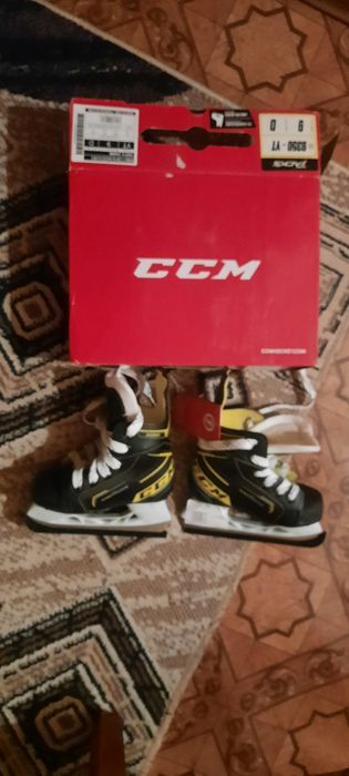 Коньки хоккейные