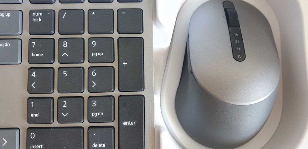 Dell Premier Multi-Device Wireless Keyboard & Mouse KM7321W C995W