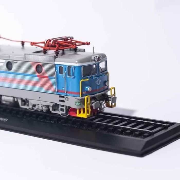 se vinde macheta locomotiva Rc3 1027 si BR 4/4