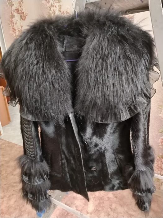Продам шубу с натуральным мехом