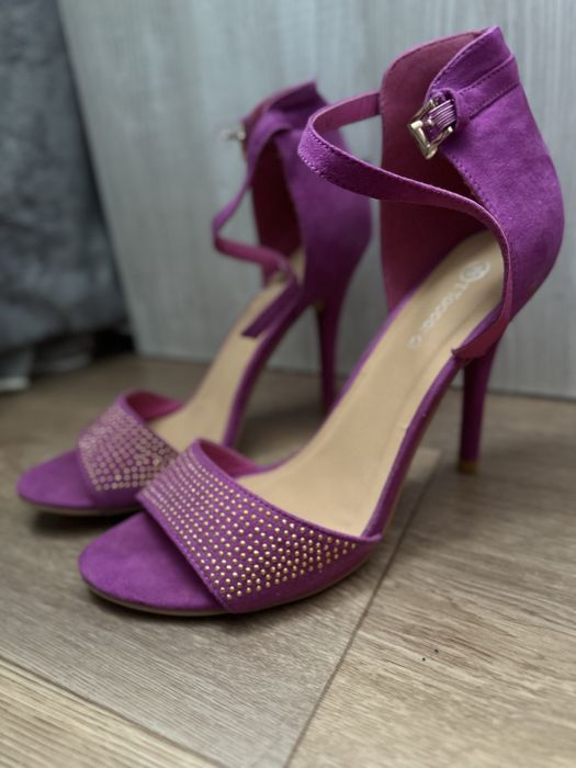 Продам туфли новые