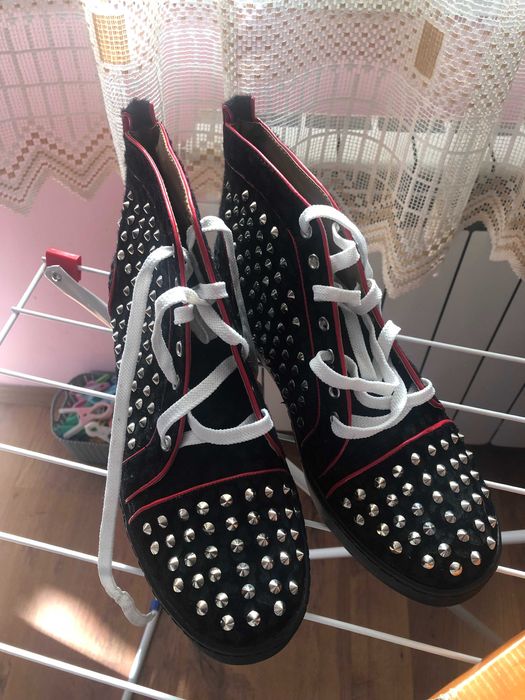 Нови кецове с шипове