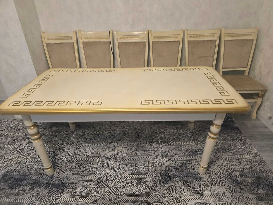 Продаётся комплект большой стол и 6 стульев (в стиле Версаче)