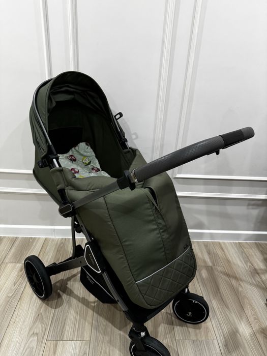 Детская коляска для ребенка