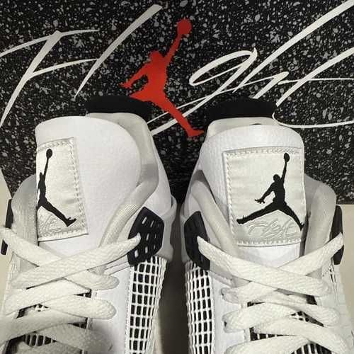 Sneakers Jordan4 Military Black cu eticheta (nu Nike, Gucci, Adidas, Balenciaga)