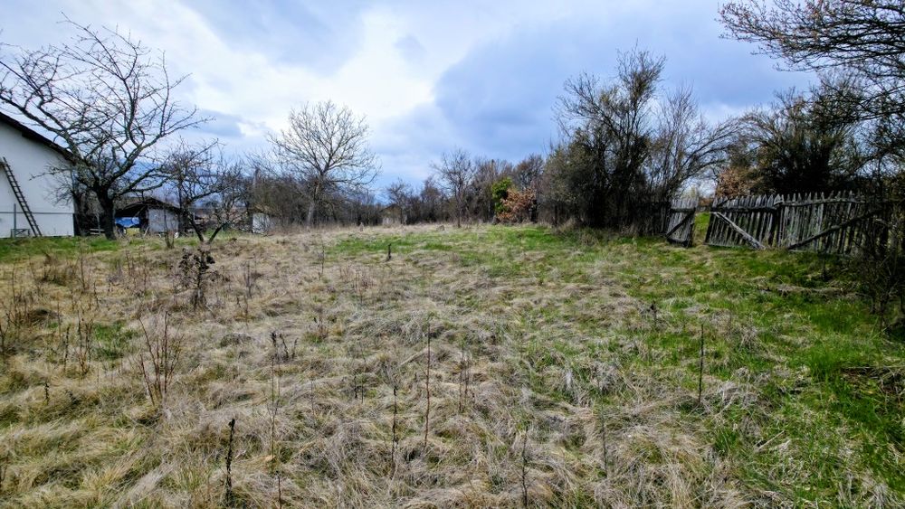 Продава се ПАРЦЕЛ с ВИЗА, ТОК и ВОДА в село Егълница, област Перник