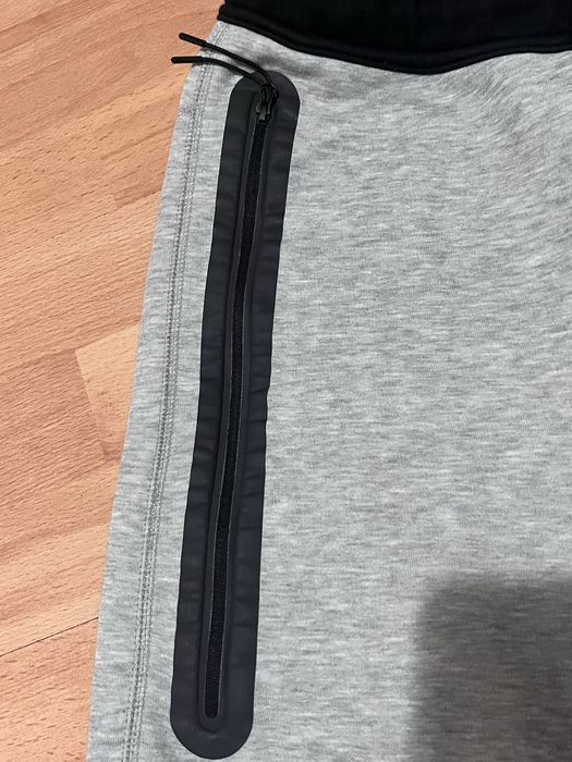 Pantaloni Nike Tech