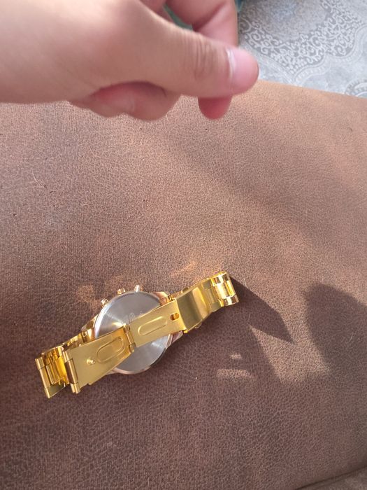 Часы "Soki" золотого цвета