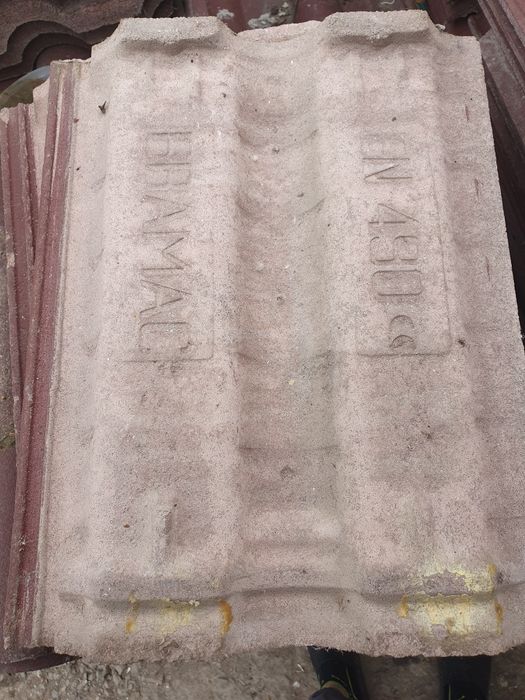 Vând 860 buc. Țiglă BRAMAC Originală (pentru 86mp) + 36 Coame -