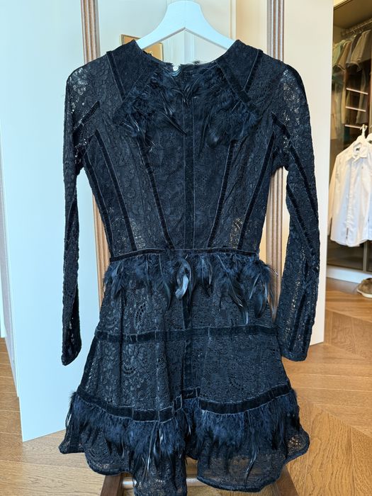 Черна рокля с пера