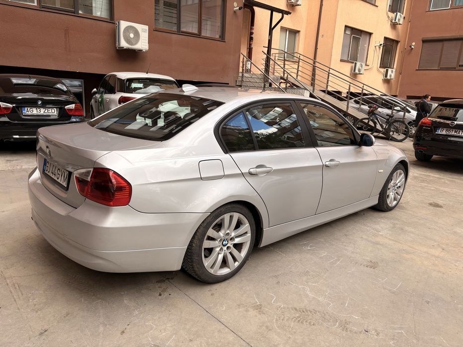 vând BMW seria 3 2005