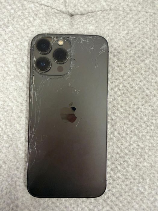 Iphone 13 PRO MAX (spatele este spart)