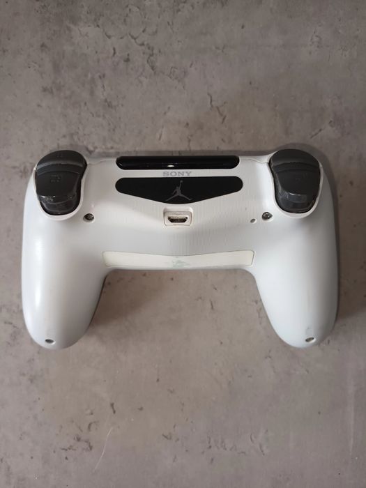 Controlere PlayStation 4