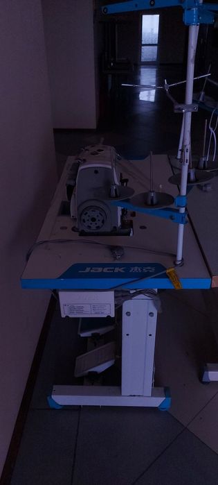 Швейная машинка и оверлок Jack