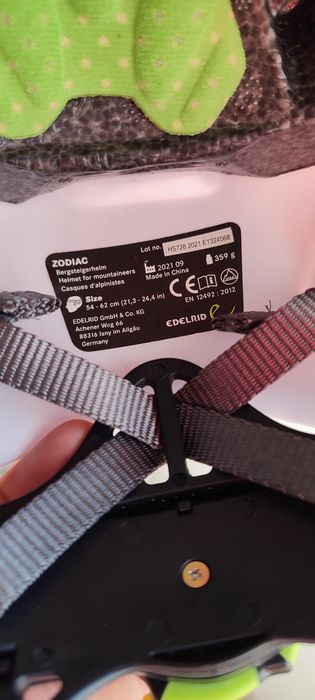 Casca echipamente de munte