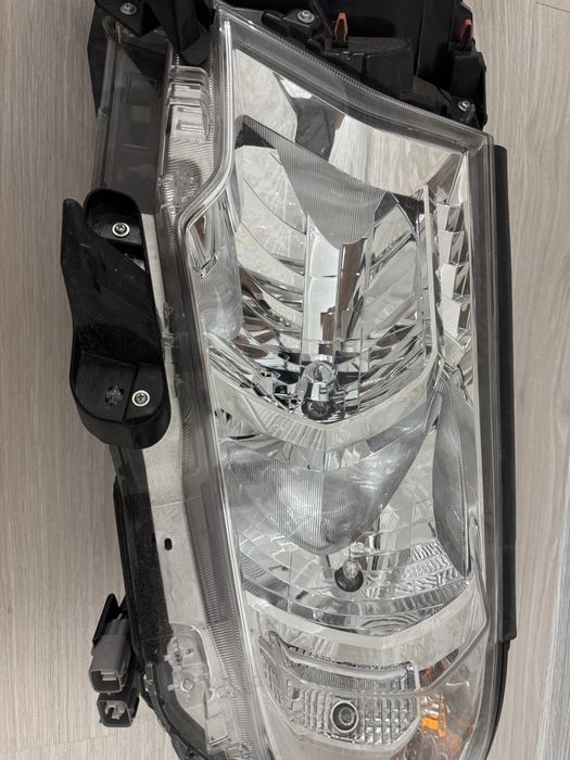 Продам передние фары