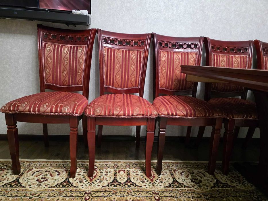 Продам стол гостиный