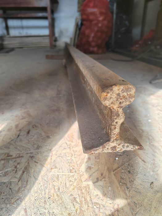 Продам рельсу с узкокалейки 4 метра