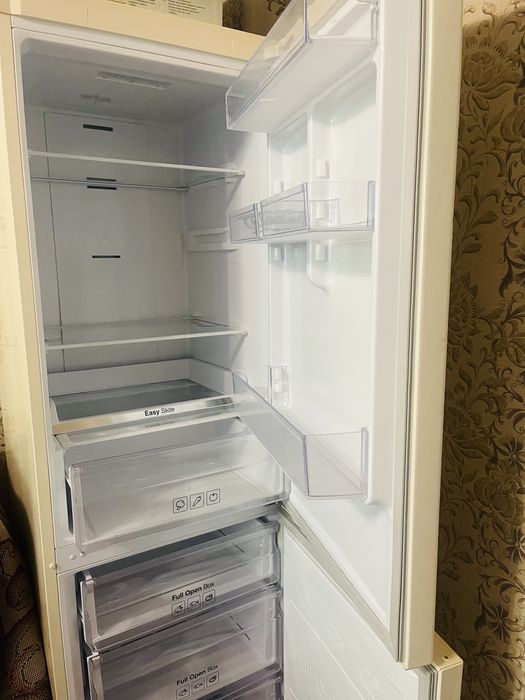 Холодильник Samsung