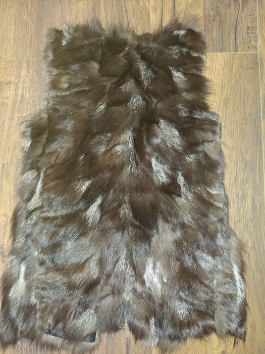 Чисто ново дамско елече от сребърна лисица