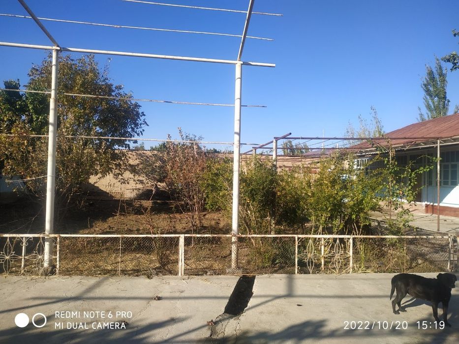 Uy sotiladi 10 sotix 6 honali