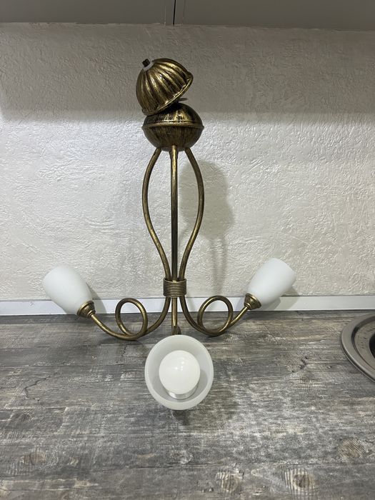 Продам люстру длина 55 см