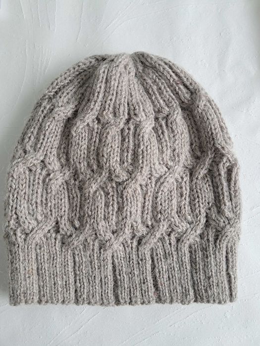 Шапка вязаная ручной работы