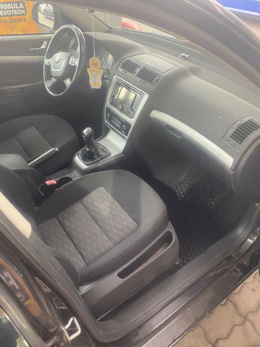 SKODA Octavia 2012 — imagine 4