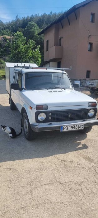 Автомобил Лада Нива