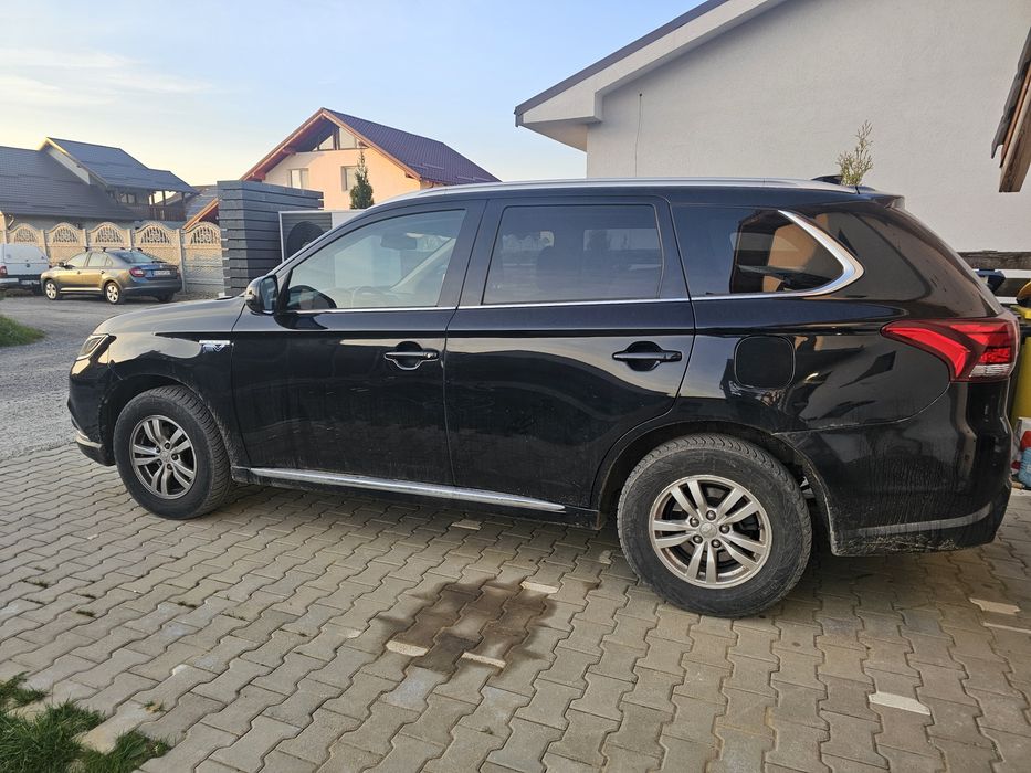 MITSUBISHI Outlander 2016 — imagine 2