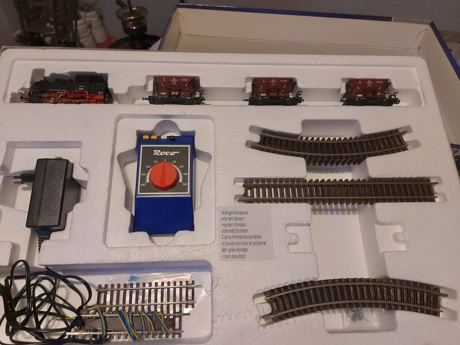 Startset Roco trenulet electric scara HO locomotiva+vagoane