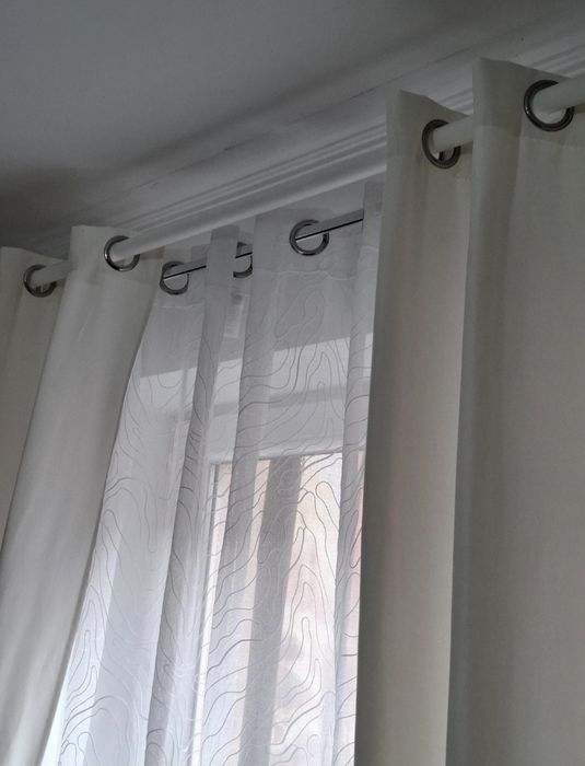 Galerie cu șină de perdea