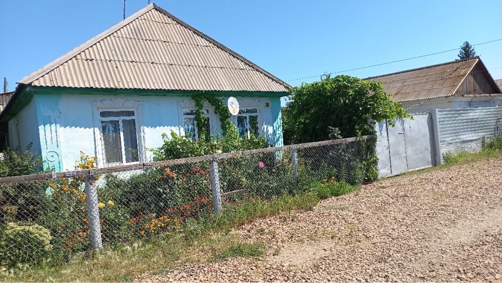 Продам дом в поселке Горняцком