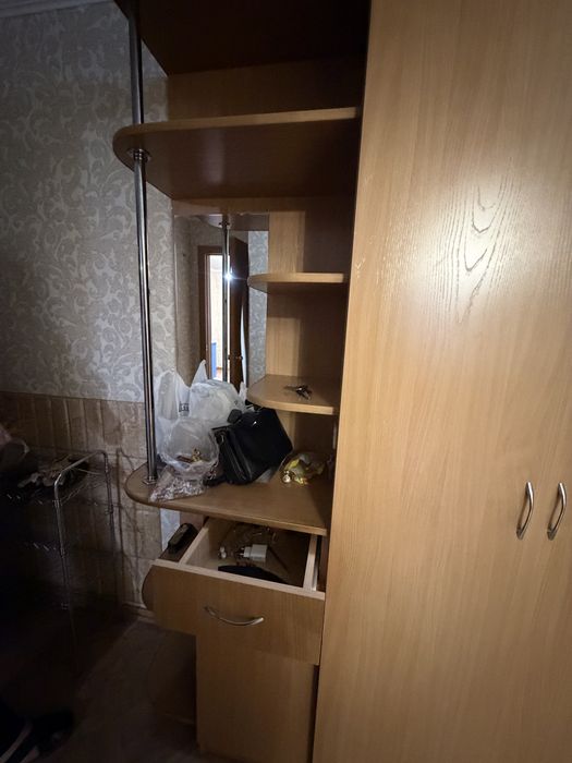 Продам шкаф Прихожая)