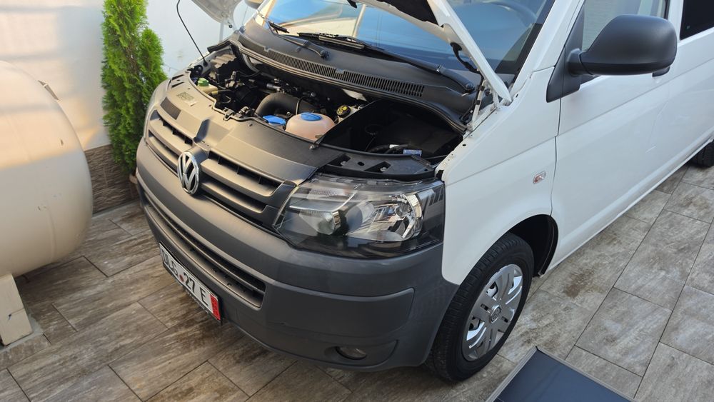 Vw transporter t5 2.0tdi 8+1  locuri varianta lungă