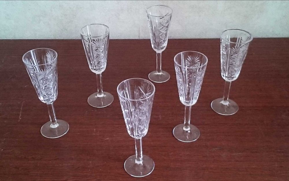 Хрустальные рюмки, фужеры