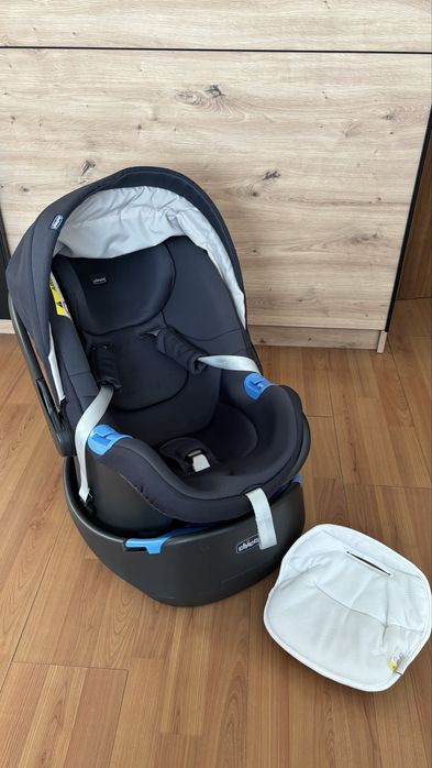 столче за кола  Сhicco 0+ (мах13кг) перфектно състояние
