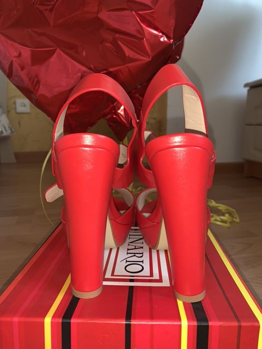 Продам Красные босоножки