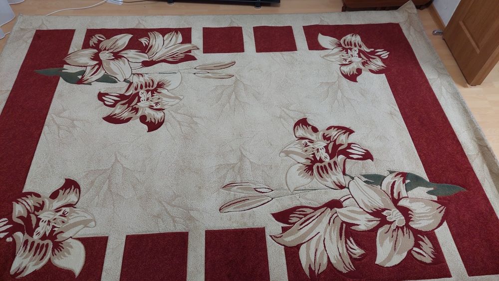 Продам ковер плотный