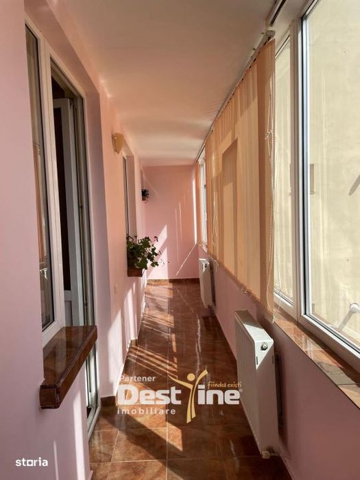 Inchiriez apartament 4 camere in zonǎ centralǎ, Piatra Neamt