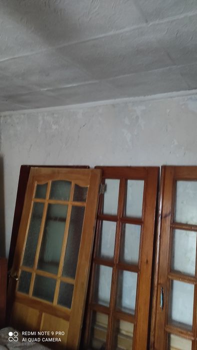 Деревянные двери.