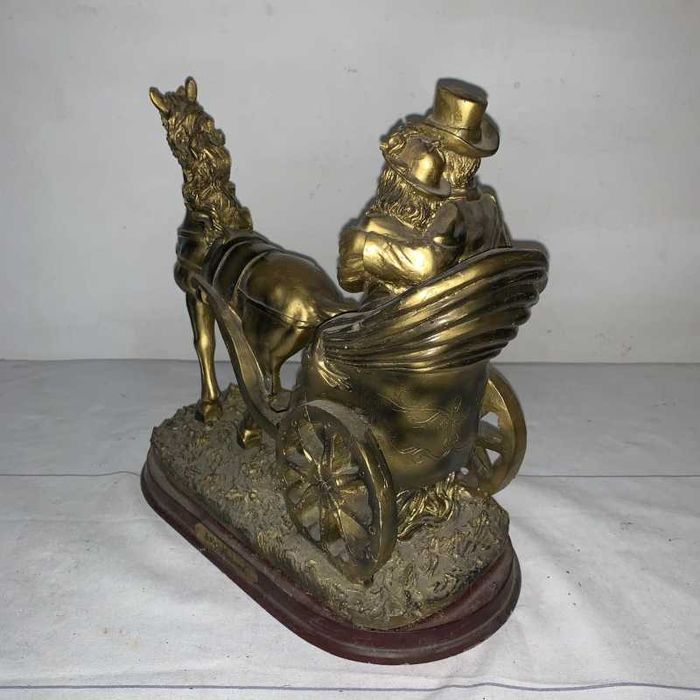 Statuie sareta cu cal