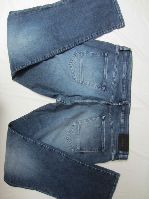 Blugi  Boss, W40 L34, model Maine, Talie=108cm,Lung=110cm,fermoar, croiala dreapta, 90%BBC+10%Poliester, stare f.buna-ca noi, fabricati in Tunisia