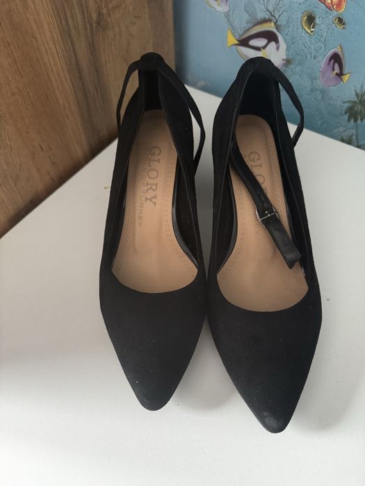 Продам туфли замш