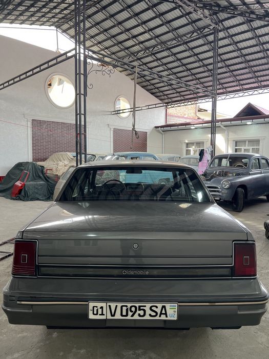 Oldsmobile 1988 год Kuli Rang