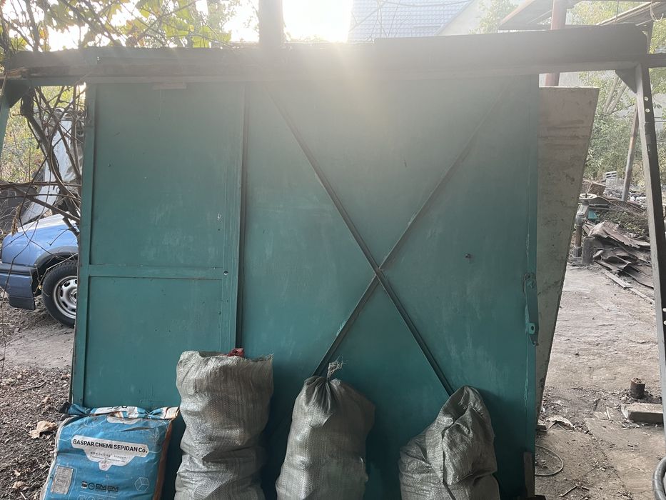 Продам ворота советкие гаражные.