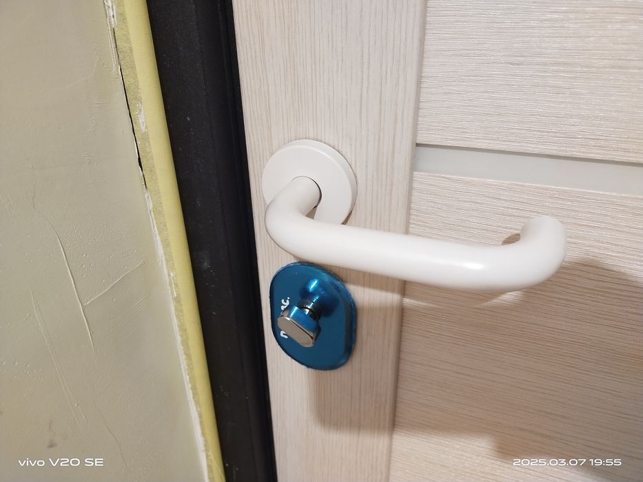 Новые дверные нажимные ручки «Vantage V0190(-WH)», с креплениями, 2025