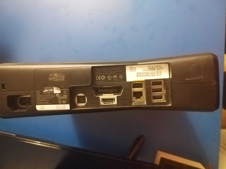 Vând Xbox 360 cu jocuri incluse in pret