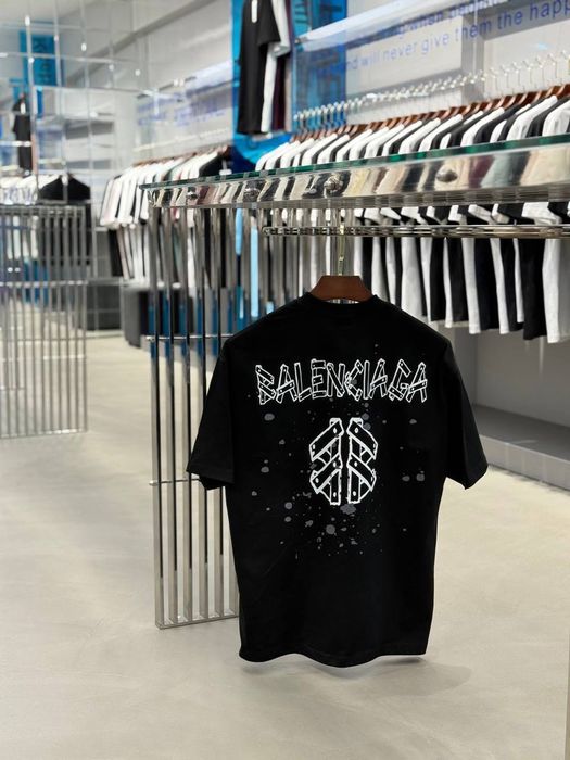 Tricou nou Balenciaga