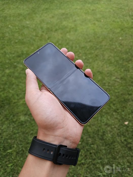 Samsung Galaxy Z Flip 4. Snapdragon 5G. OzU 8/256 GB. Sim e-sim o'tkan
